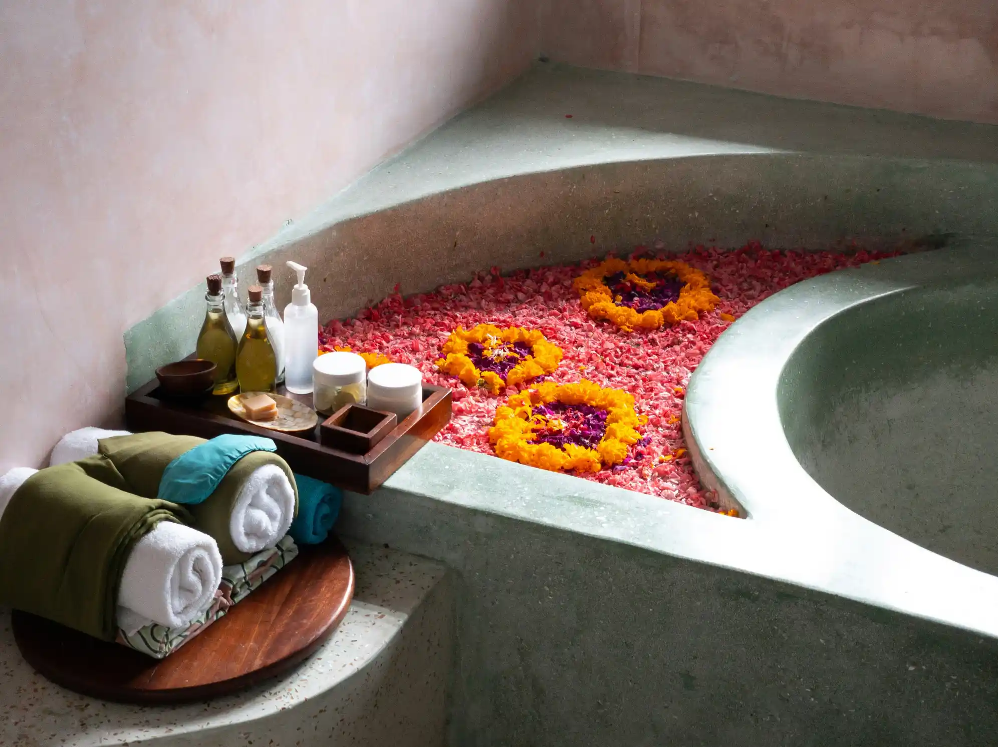 Frozen Signature Spa treatment room in Dhanmondi
